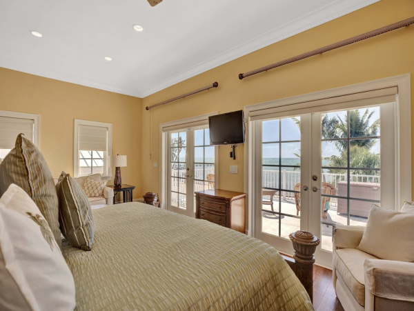 Oceanfront Luxury Vacation Estate with Pool & Spa